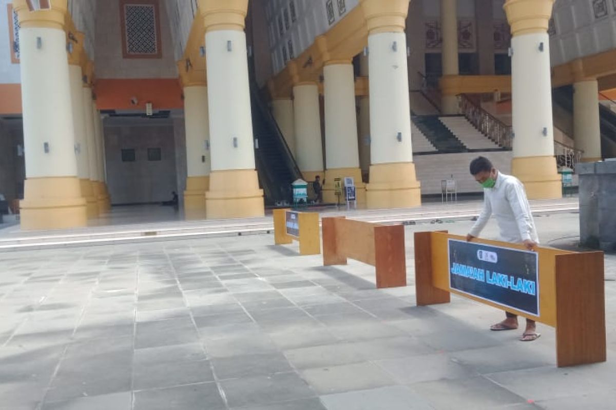 Tak ada pembatalan Shalat Id di masjid-masjid di Mataram