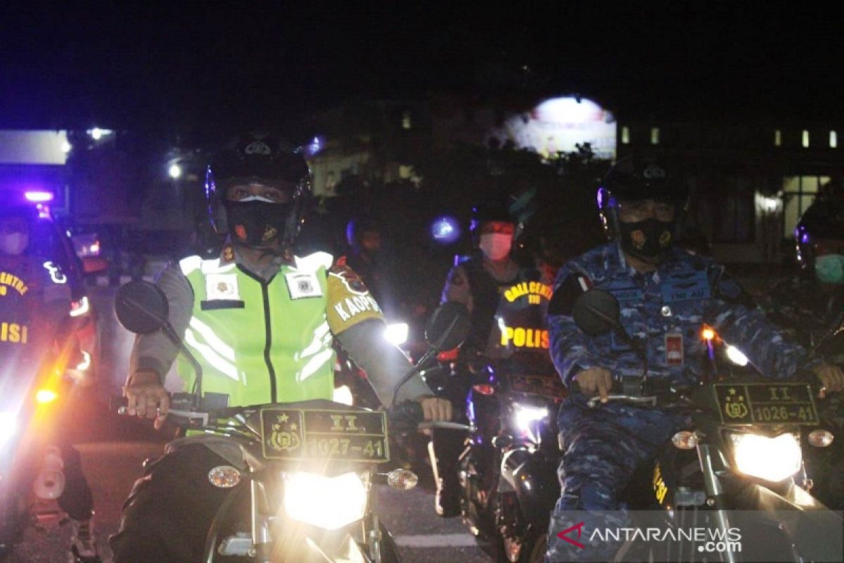 Kapolres Tapteng pimpin patroli gabungan malam Idul Fitri sekaligus imbau prokes