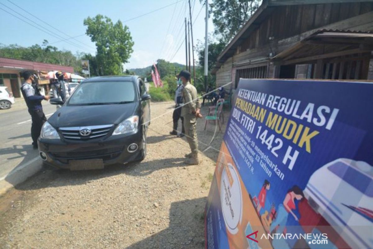 Cara unik Dirlantas pastikan penyekatan perbatasan Sumatera Barat