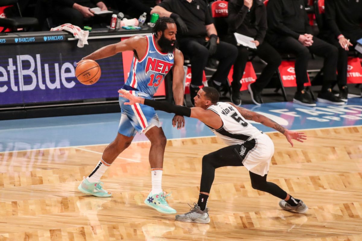 James Harden kembali, Nets sukses kalahkan Spurs