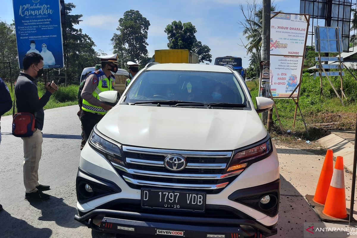 Mobil mantan Bupati Bungo alami kecelakaan