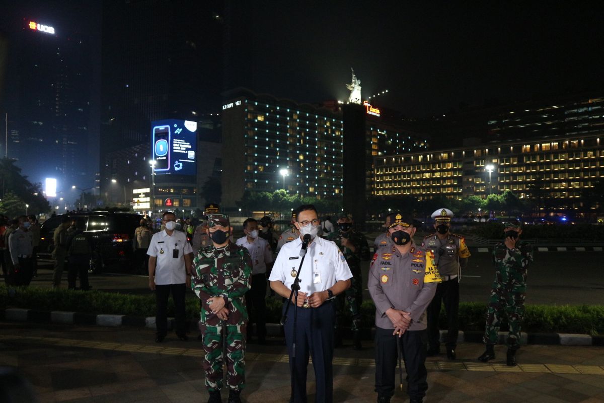 Anies: Warga Jakarta tak mudik jadi pejuang lawan COVID-19