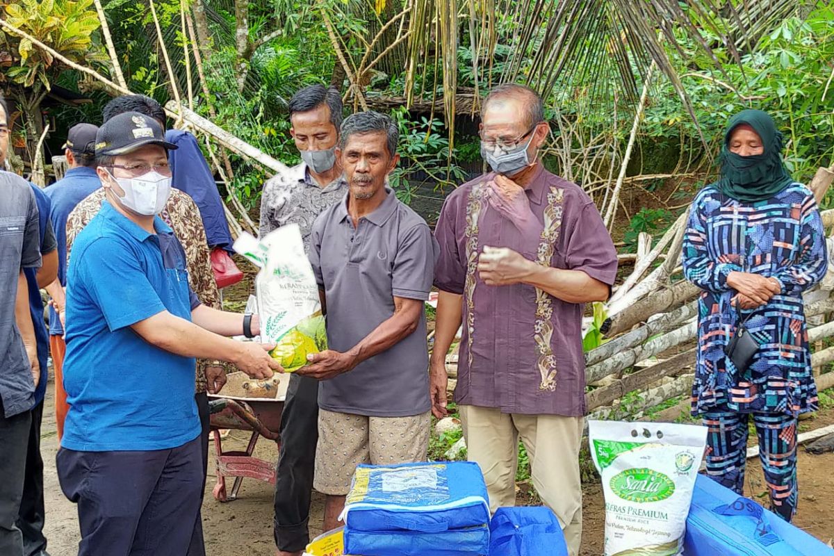 Pemkab Mukomuko bantu korban kebakaran rumah