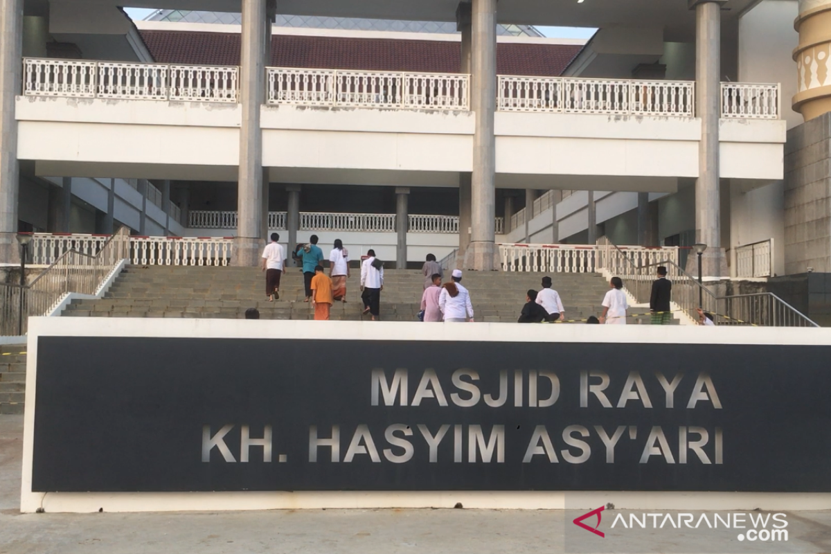 Pengurus pastikan isolasi di Masjid Raya Hasyim Asy'ari satu pintu