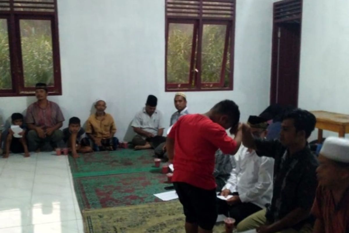 Patut dicontoh! Hasil jasa kebersihan dan budidaya ikan NNB Aek Libung untuk santunan anak yatim