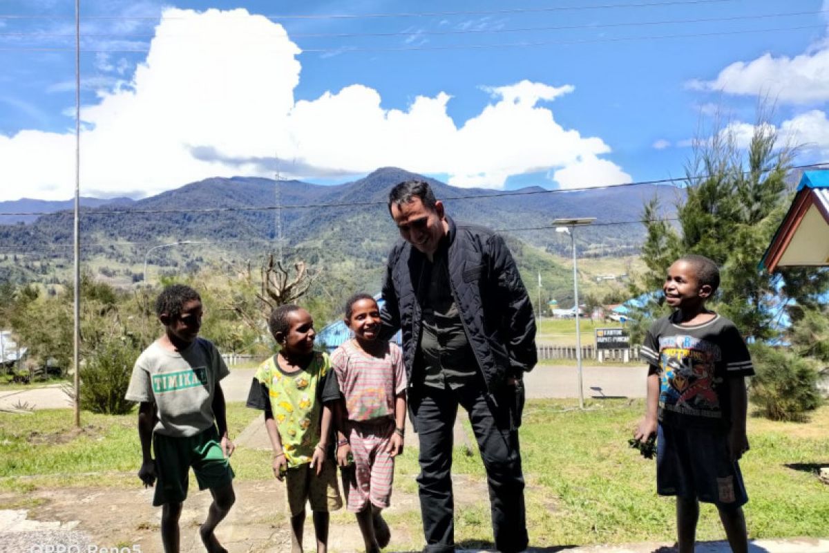 Berlebaran di Papua, Kombes Iqbal dapat kiriman foto ketupat opor ayam