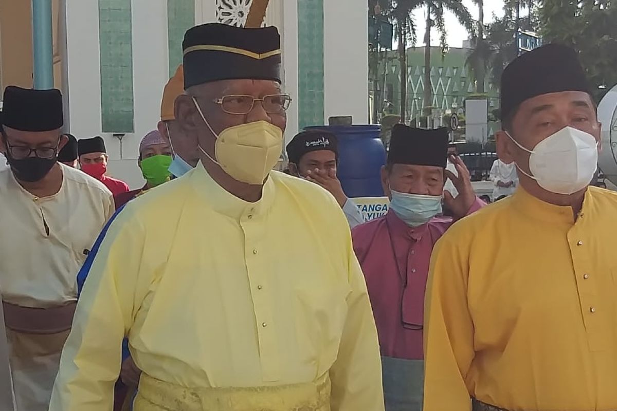 Pemangku Sultan Deli Shalat Id Masjid  Raya Al-Mashun Medan