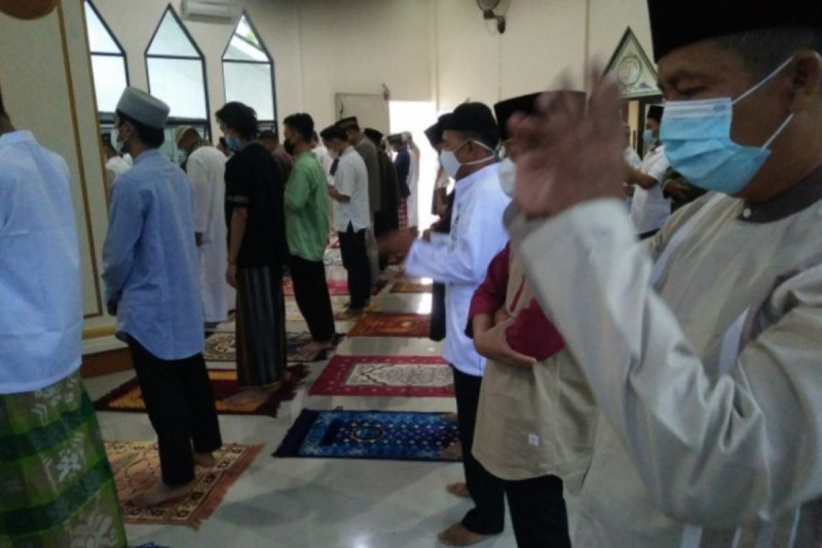 Sejumlah lokasi di Bandarlampung gelar shalat Idul Fitri dengan prokes ketat