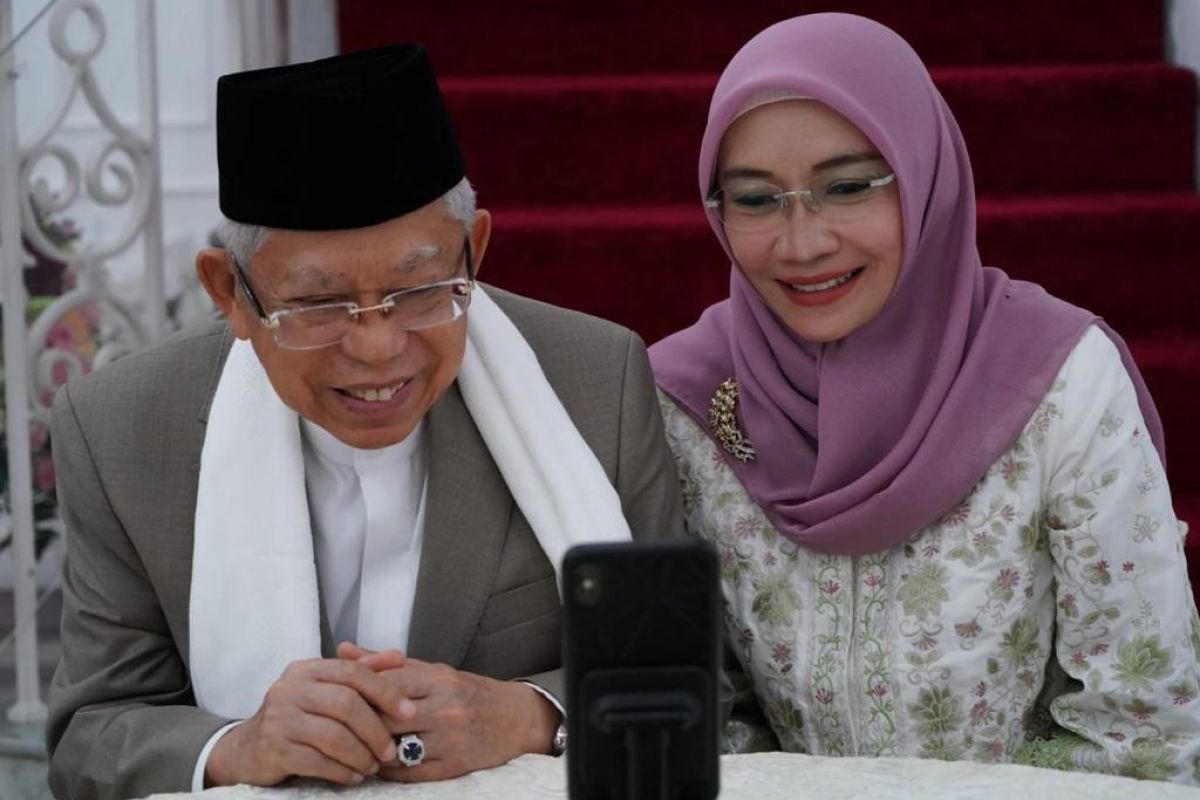 Presiden bersilaturahmi dengan Wapres dan istri secara daring