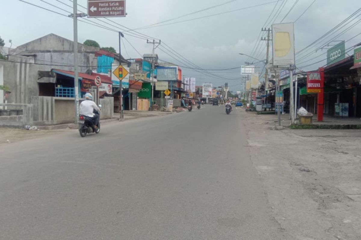 Hari pertama Lebaran aktivitas ibu kota Pasaman Barat sepi, toko tutup