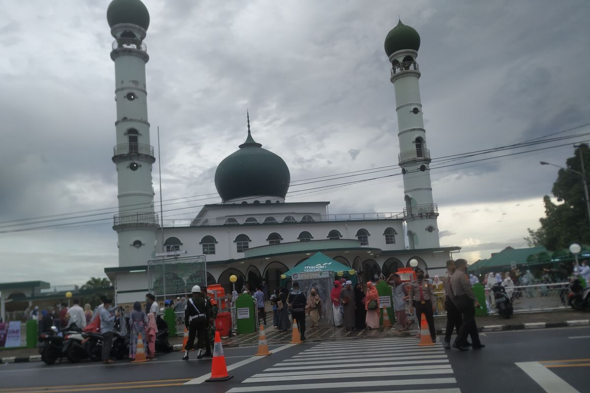 Masjid di Pangkalpinang tiadakan tradisi "nganggung" usai Shalat Id