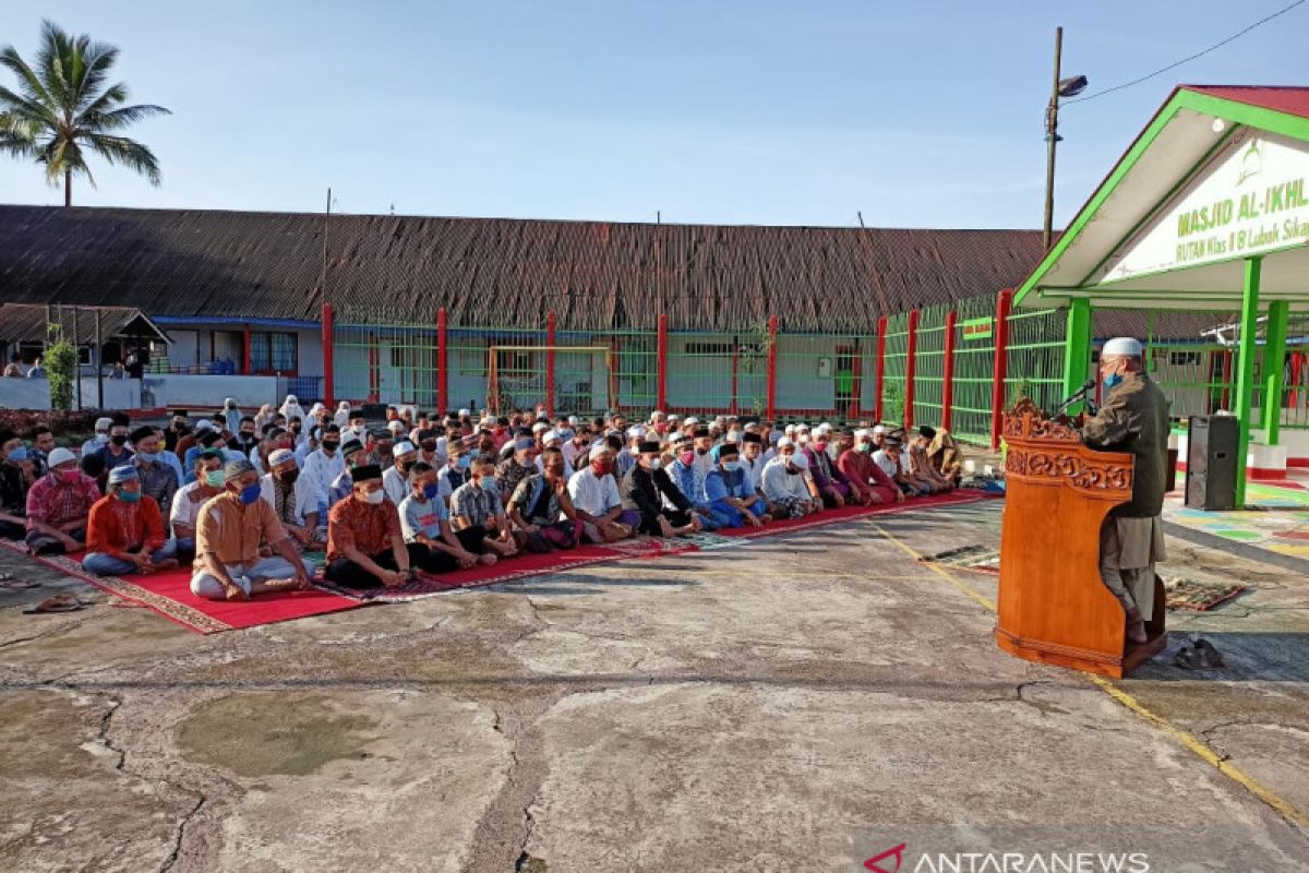 Warga binaan Rutan Kelas IIB Lubuk Sikaping salat Id dengan protokol kesehatan ketat