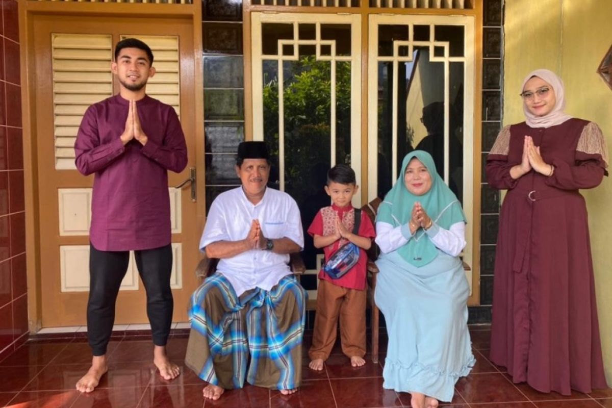 Pemain PSS Arsyad rayakan Lebaran dengan pesta ketupat