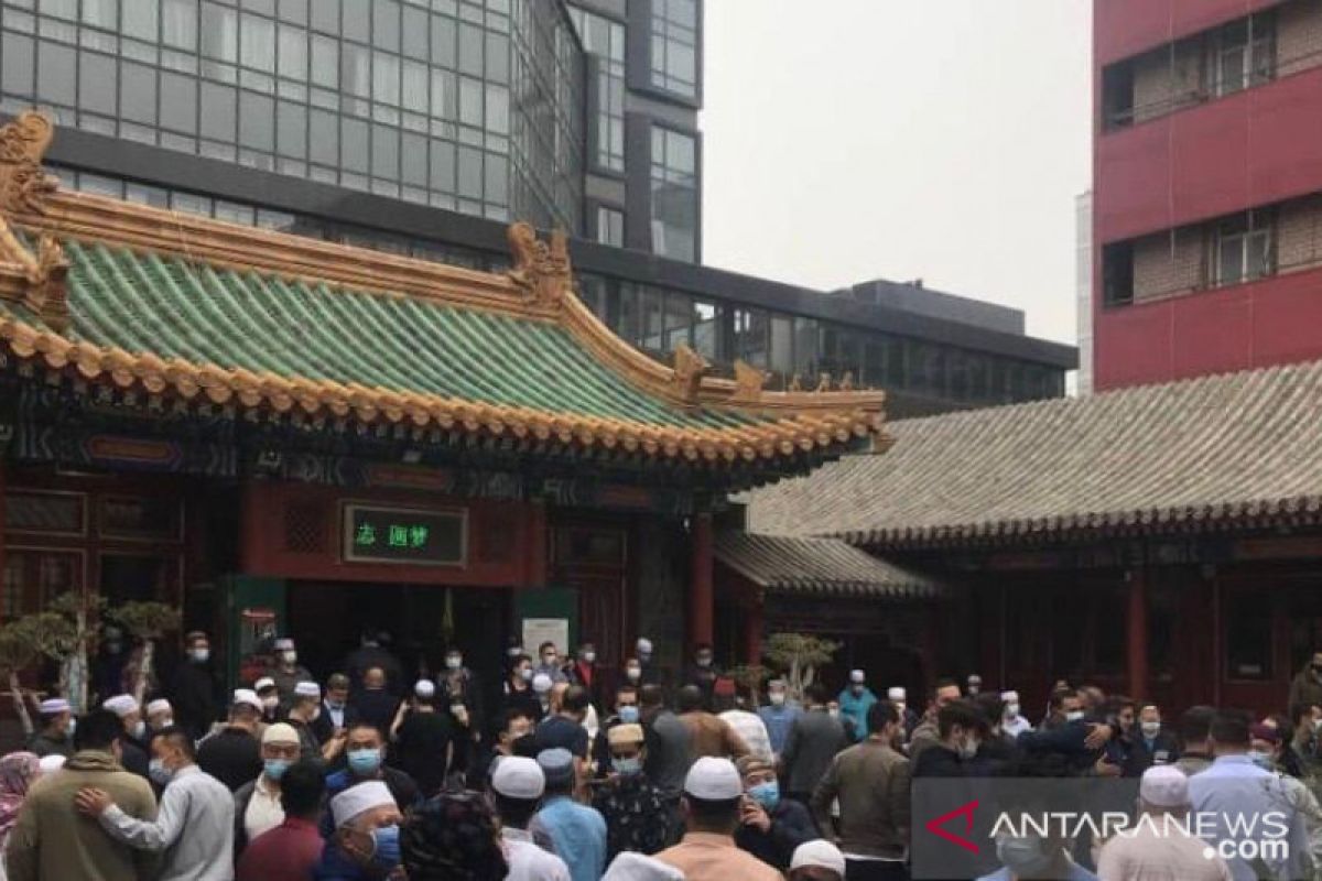 Membeludak, Jamaah shalat Idul Fitri di China