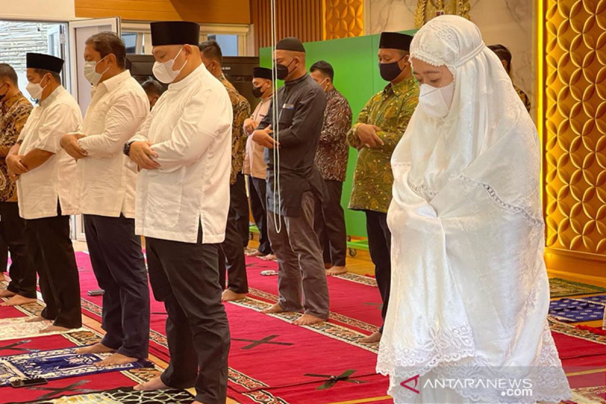Puan laksanakan shalat Idul Fitri di rumah dinas Ketua DPR