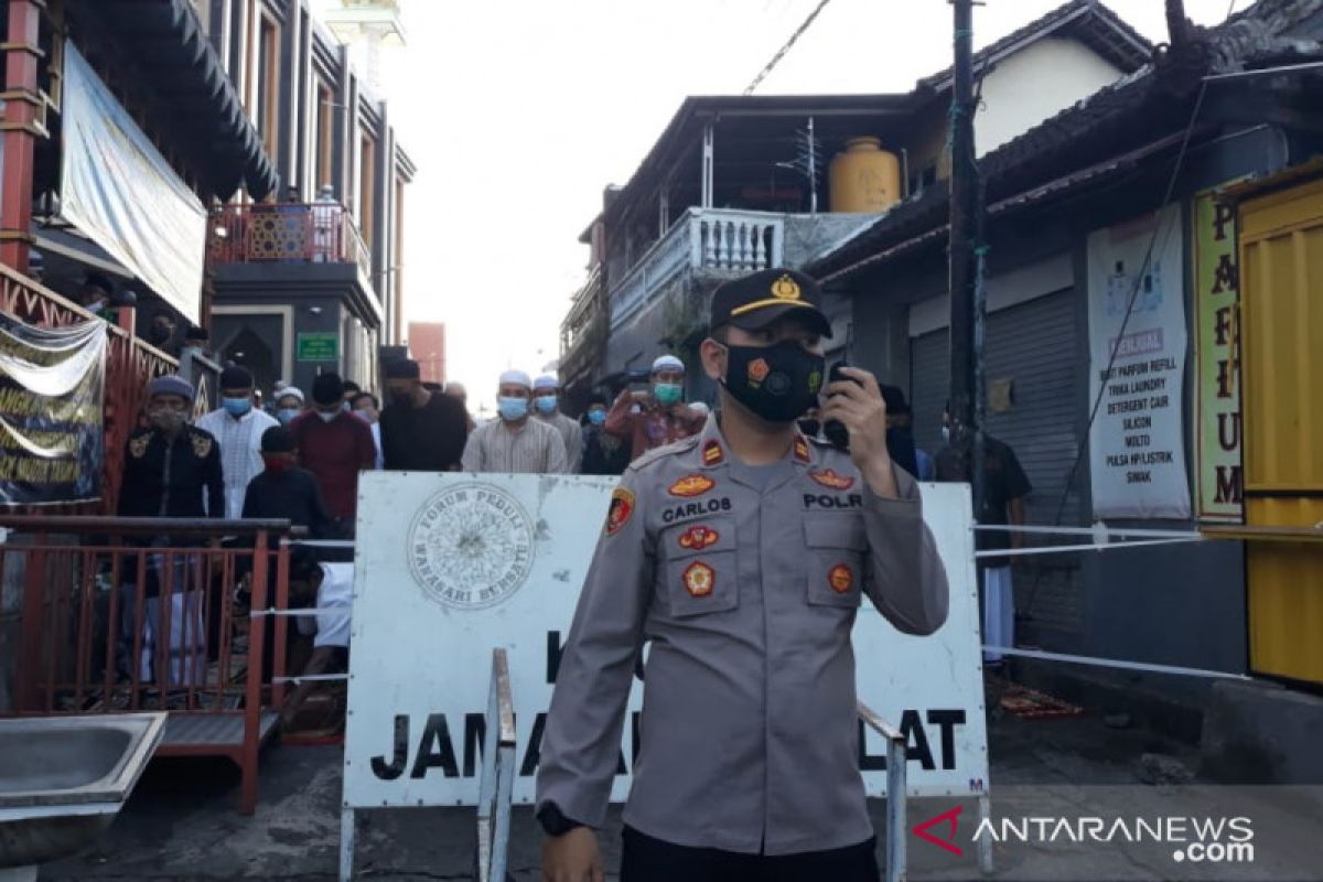 Terapkan prokes, umat Islam Bali shalat Idul Fitri di masjid