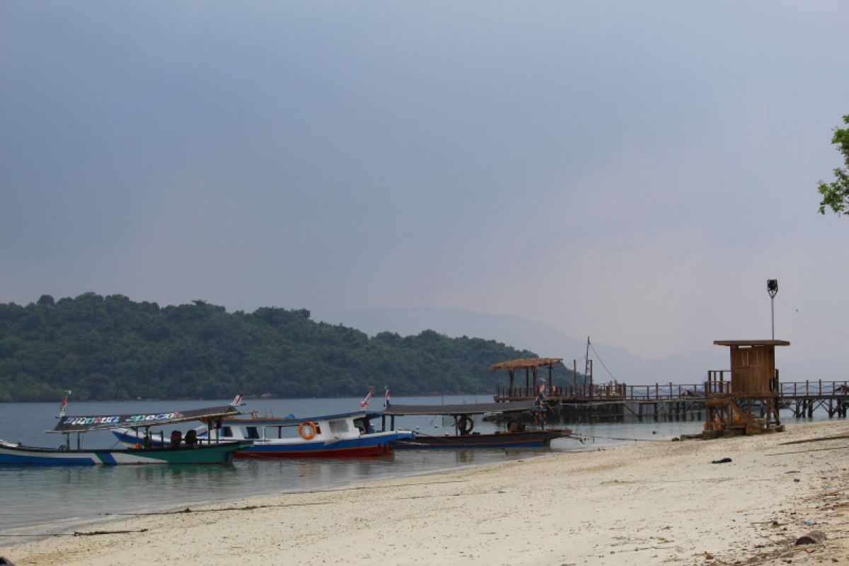 Wisata pantai di Pesawaran patuhi imbauan gubernur untuk tak buka