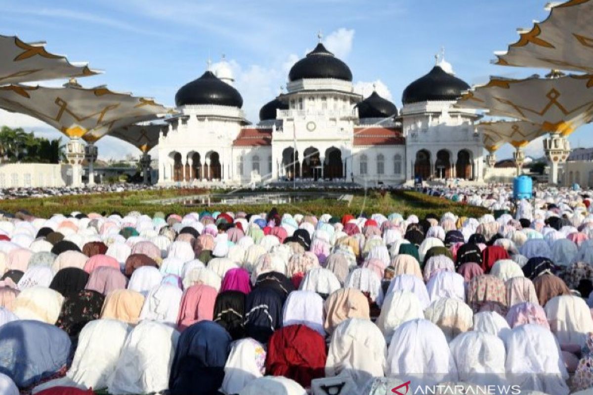 Shalat Idul Fitri boleh dilaksanakan di masjid atau lapangan terbuka