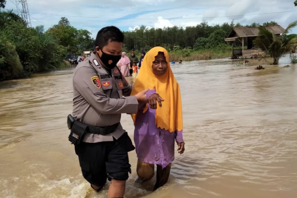 Belasan ribu orang di lima desa terdampak banjir Satui, Kalsel