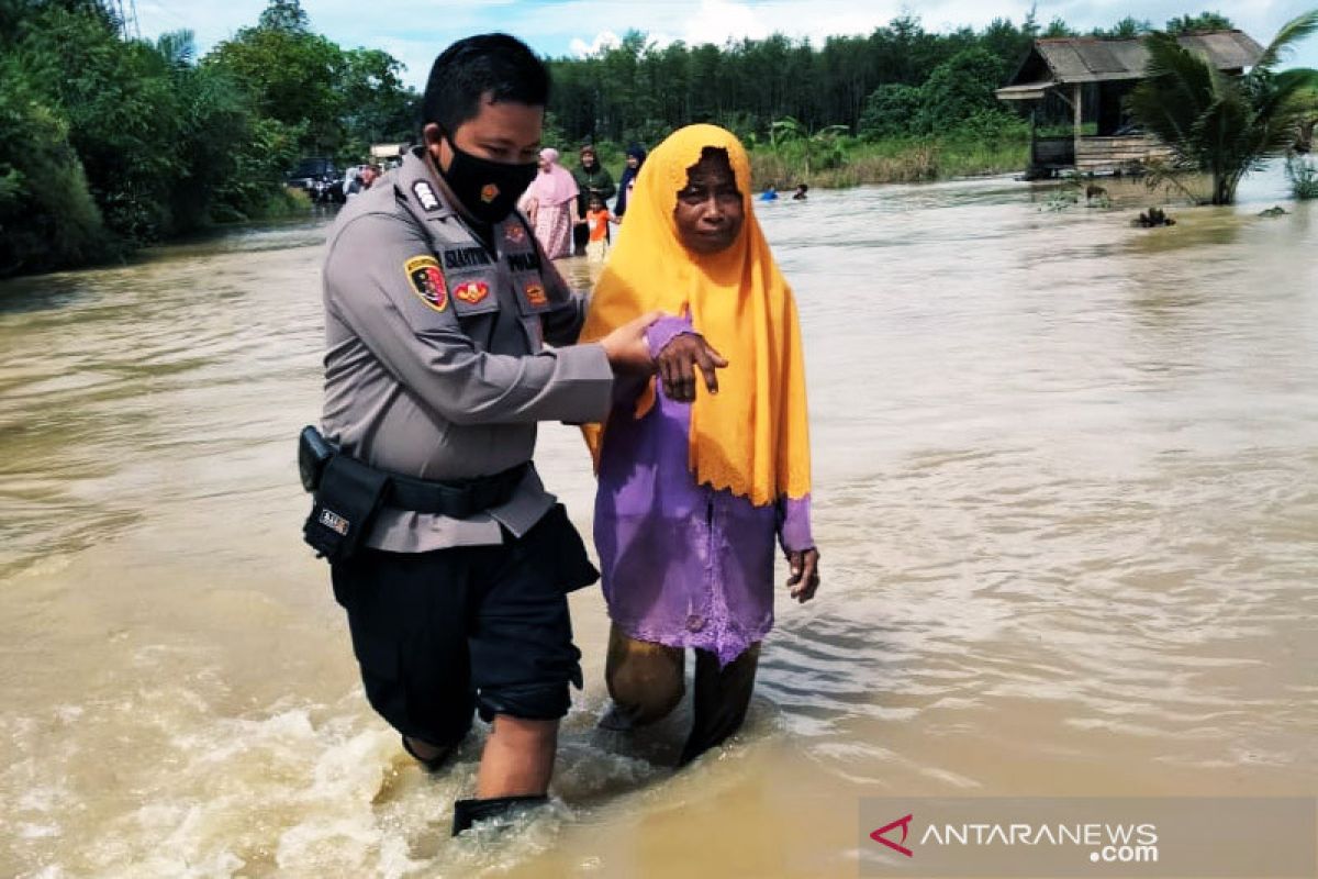 Belasan ribu jiwa di lima desa terdampak banjir Satui, Kalsel