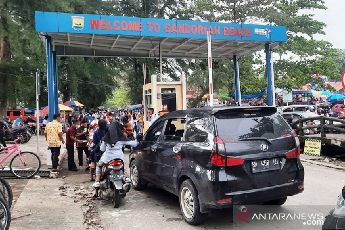 Objek wisata di Pariaman mulai ramai dikunjungi