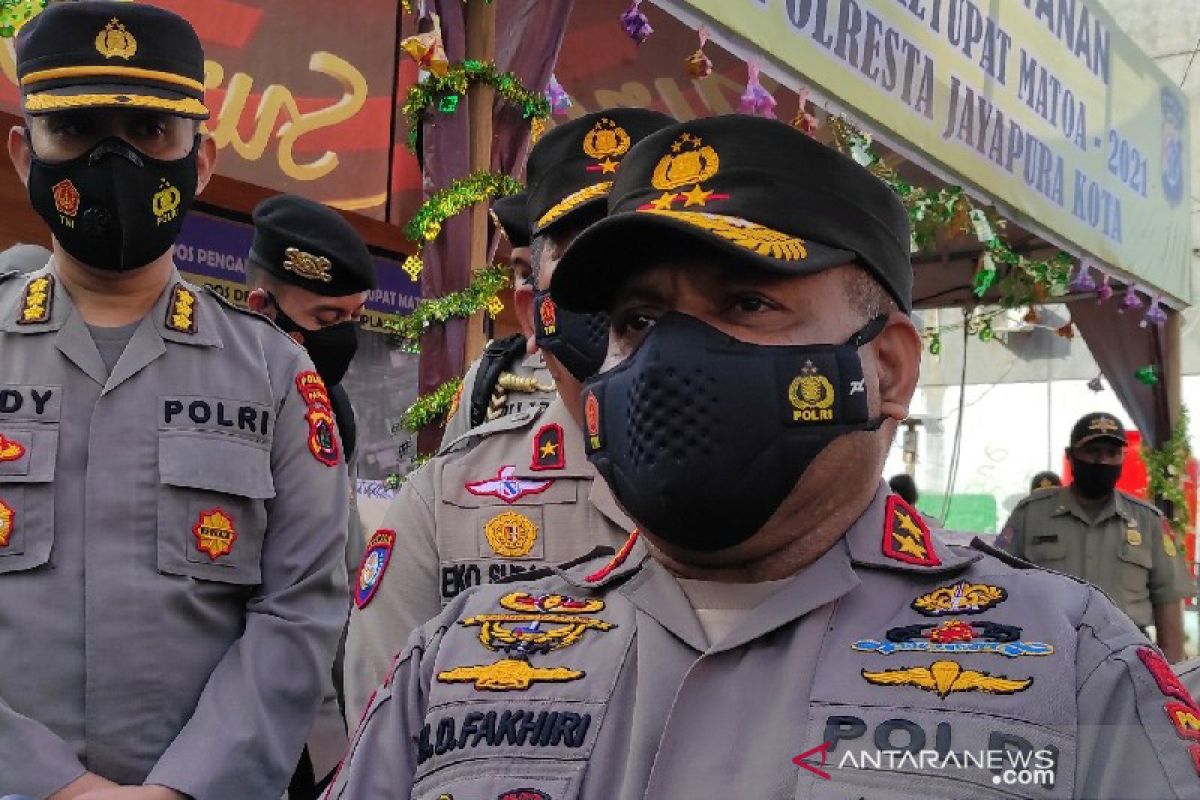 Sepekan, senpi TNI dibawa kabur OTK hingga KSP terkait korupsi bansos