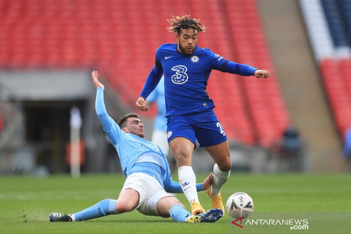 Mimpi Reece James ikuti  jejak idolanya angkat trofi FA bersama Chelsea