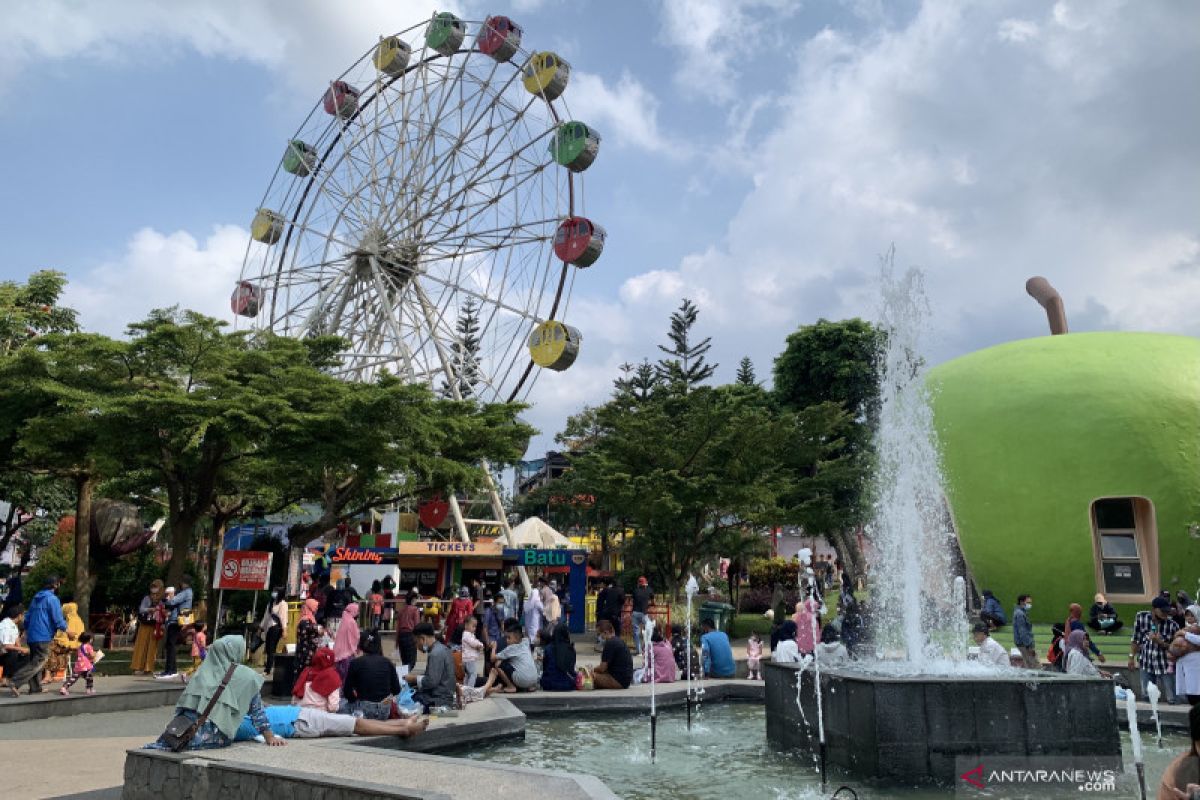 Jumlah wisatawan kunjungi Alun-Alun Kota Batu naik saat libur Lebaran