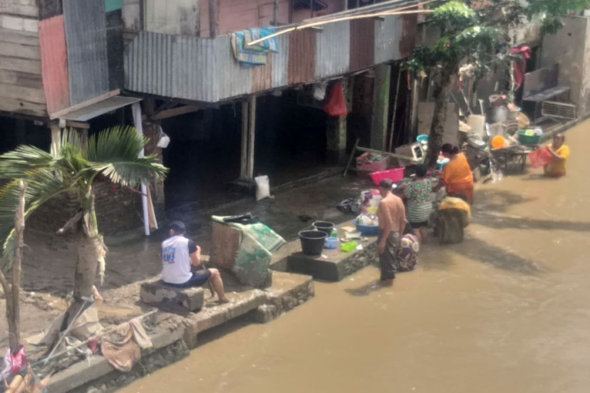 Warga Kampung Aur Medan rayakan  lebaran pascabanjir