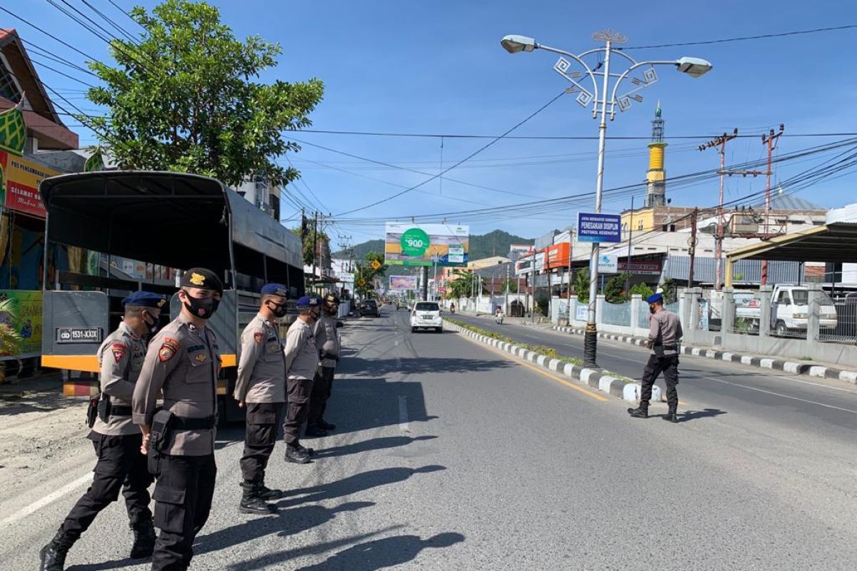 Polda Gorontalo lakukan penyekatan di titik rawan kemacetan lalu lintas