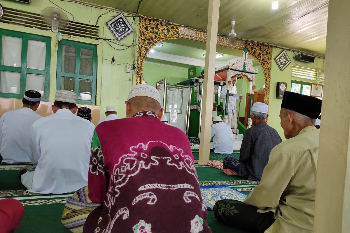 Khatib : rentiner pelaku ekonomi riba yang Allah perangi