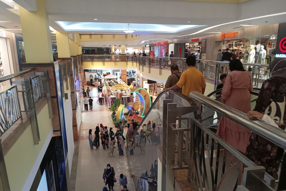 Pusat perbelanjaan di Pekanbaru diserbu warga