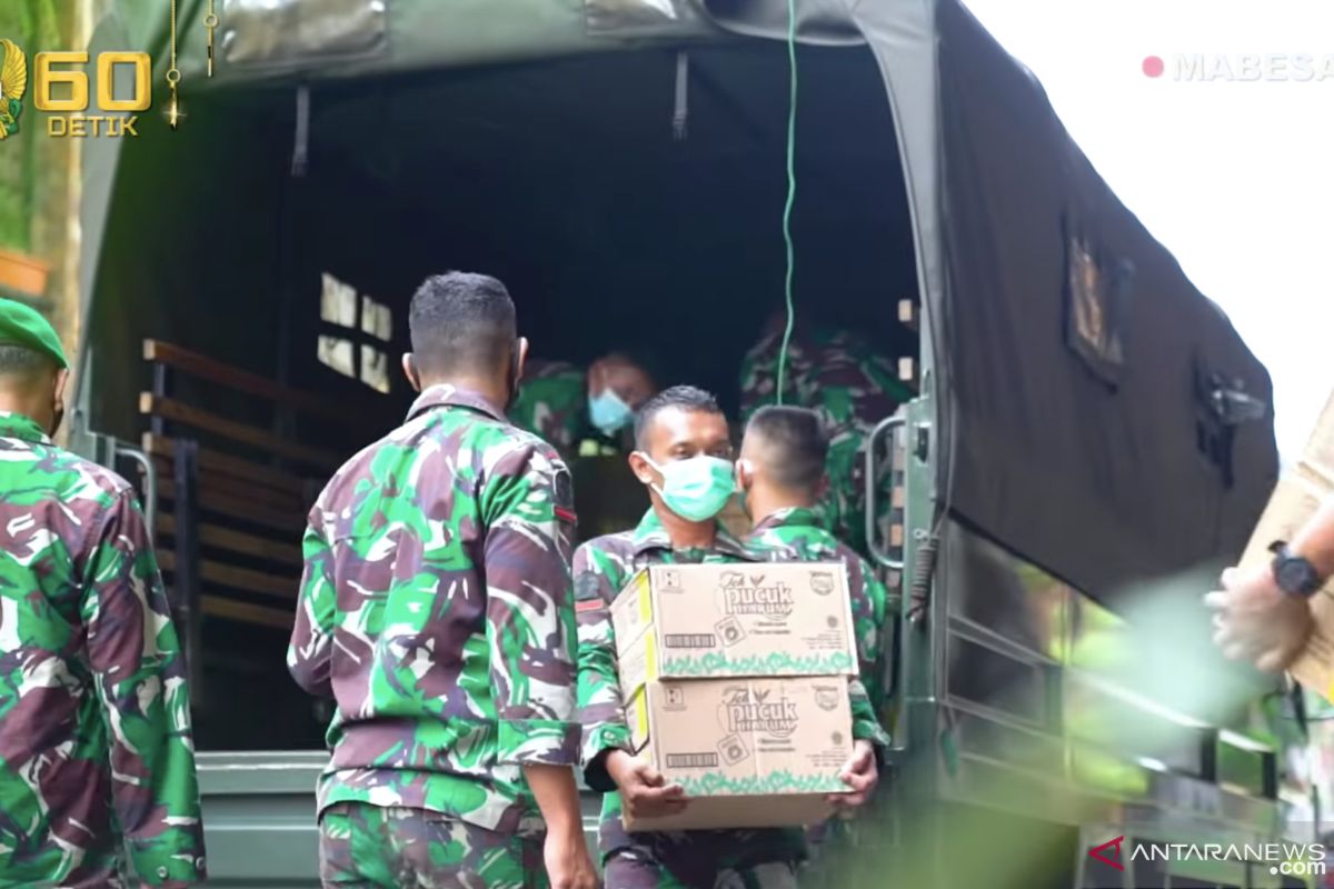 Kasad Andika berikan ribuan sembako Lebaran kepada prajurit TNI AD