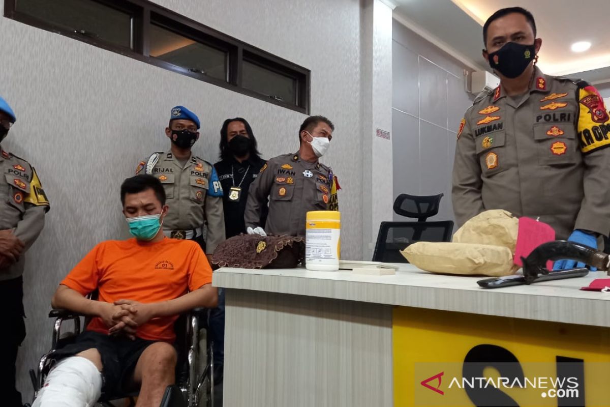 Gegara utang  mahasiswa aniaya rekannya dengan golok dan pisau hingga tewas