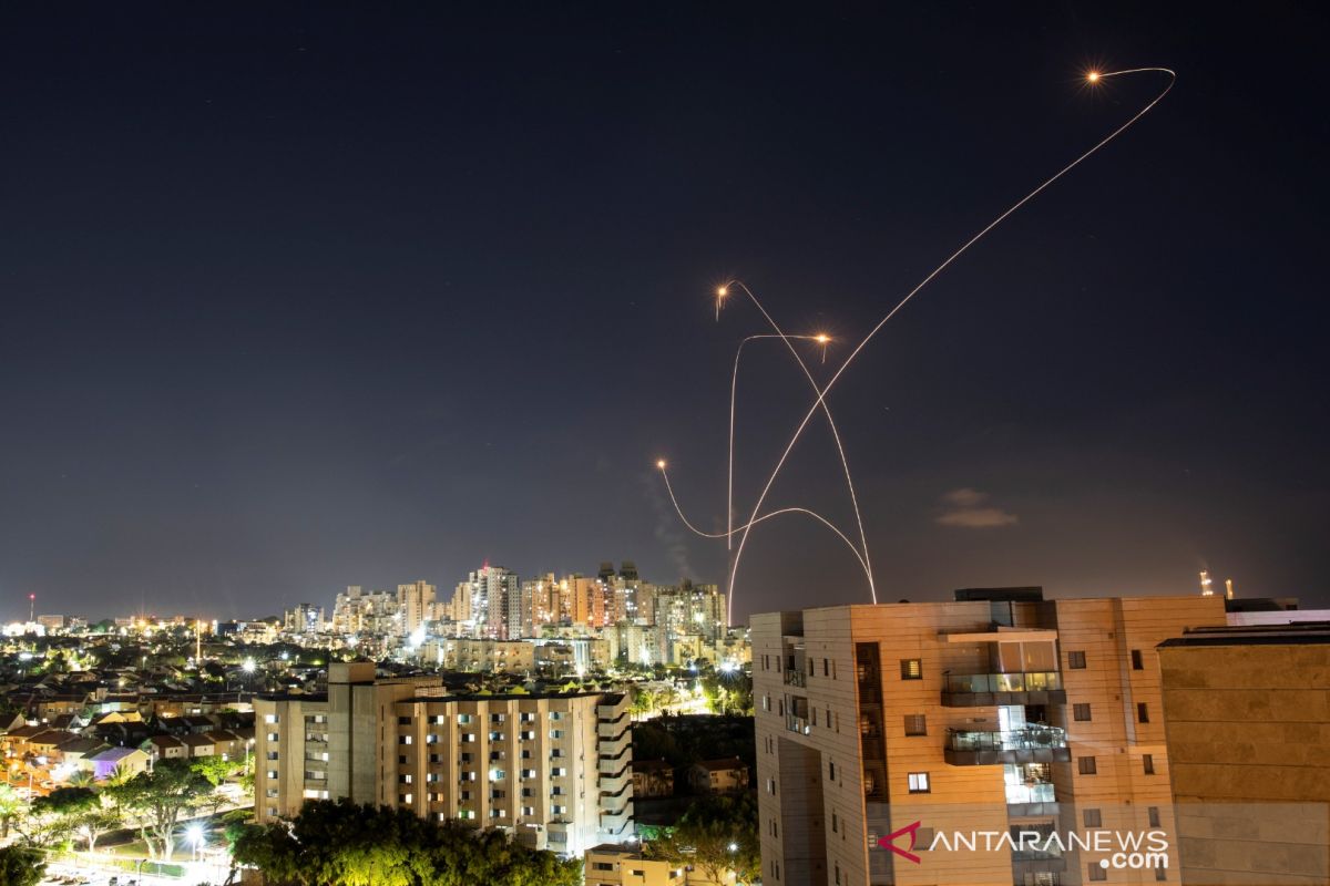 Roket gerilyawan Palestina meledak di Tel Aviv