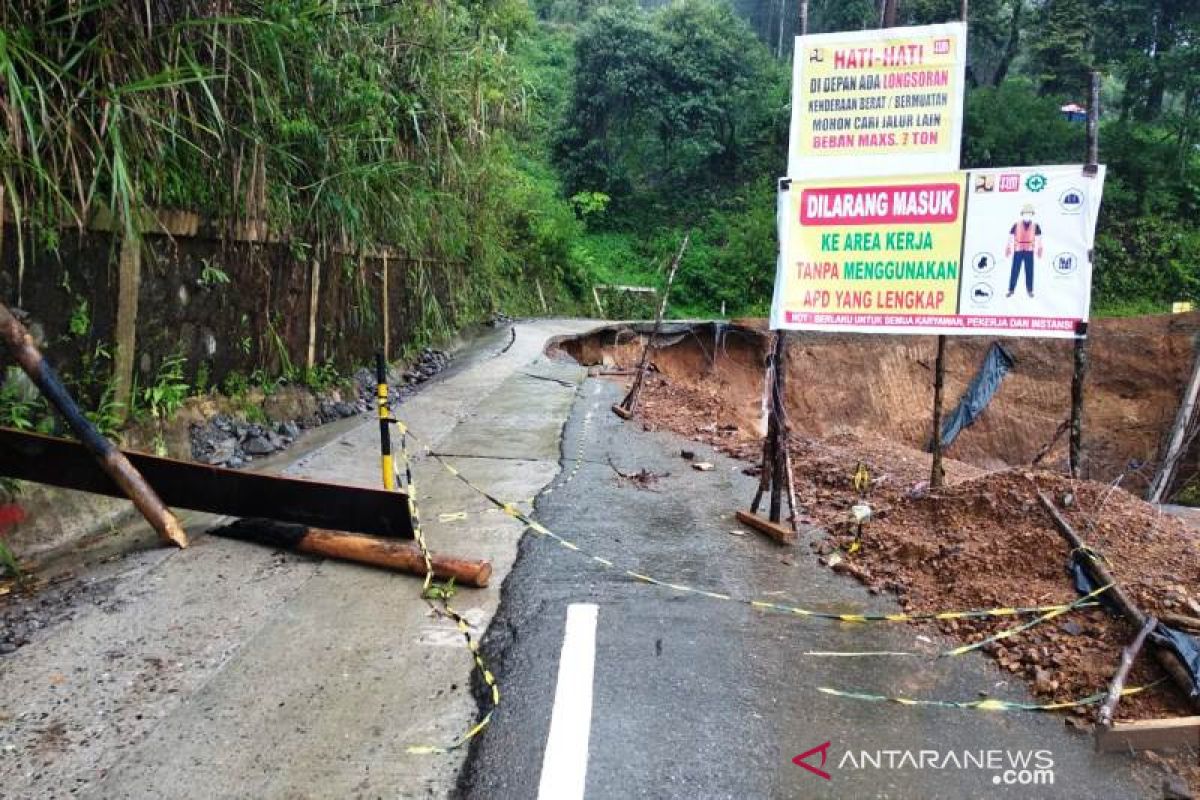 Tanah longsor putuskan badan jalan nasional di Takengon Aceh Tengah