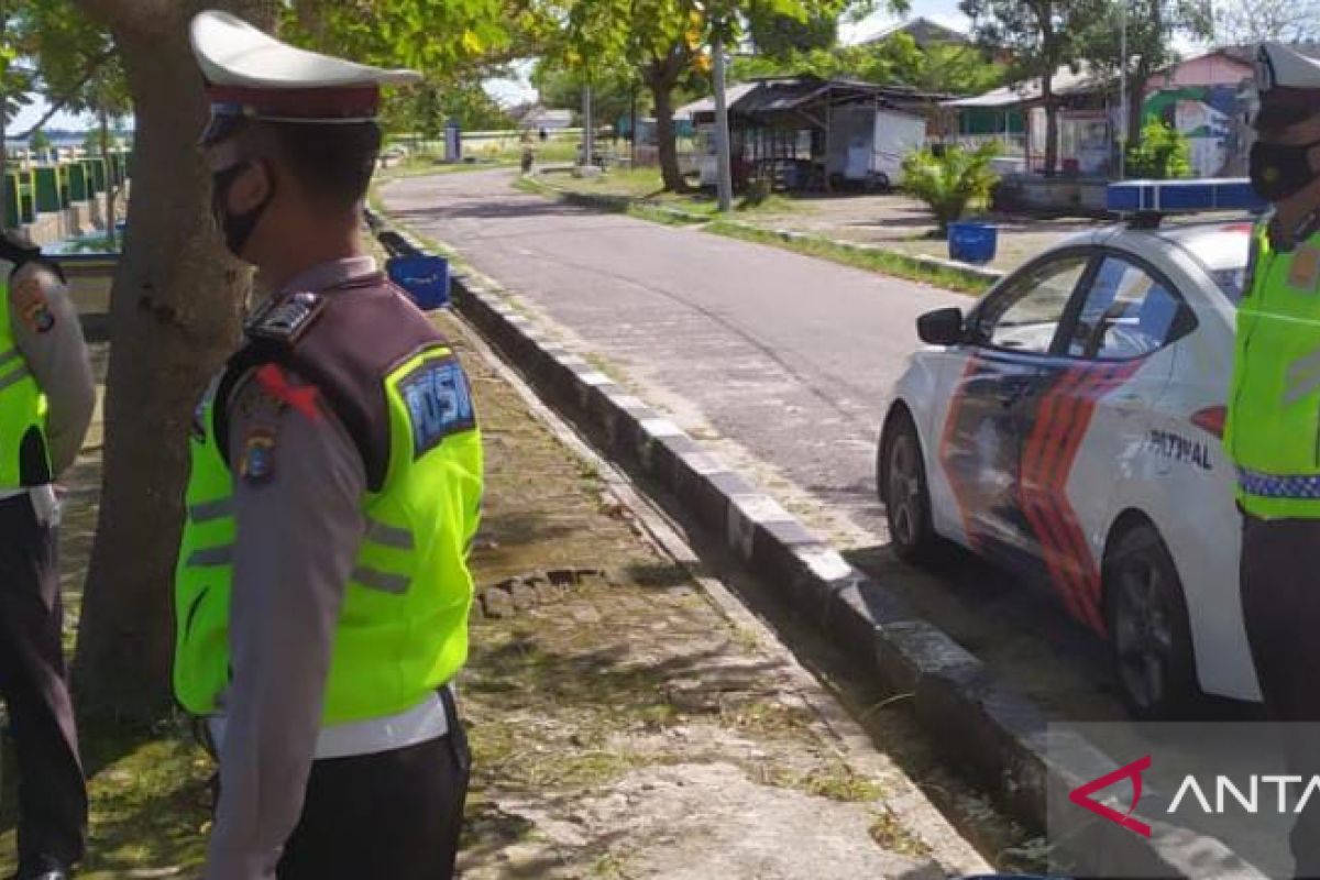 Polisi Bangka Barat pantau penutupan sementara destinasi wisata