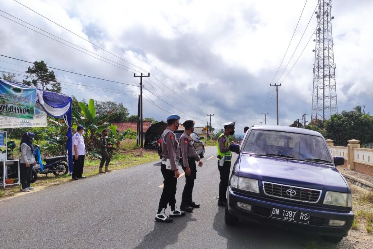 Polres Bangka Barat perketat penyekatan cegah warga keluar daerah