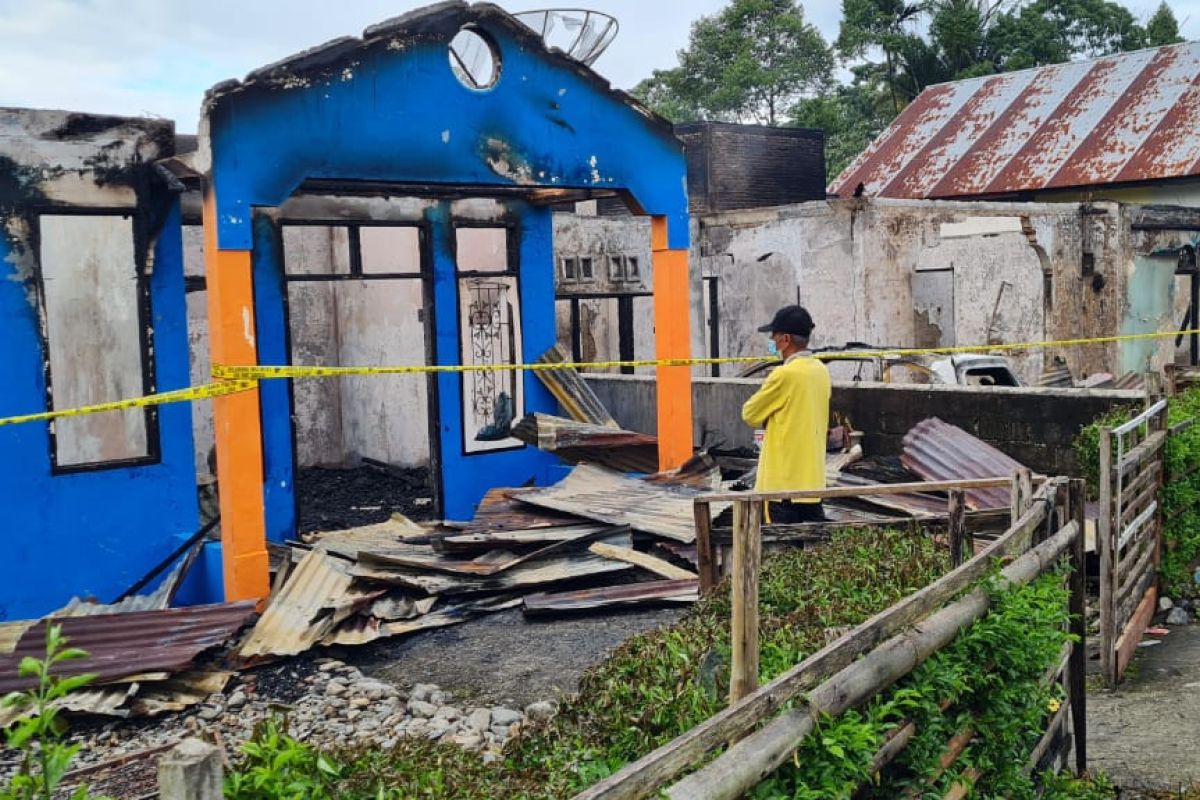 Dua rumah di Pasaman terbakar, penghuni asik tertidur