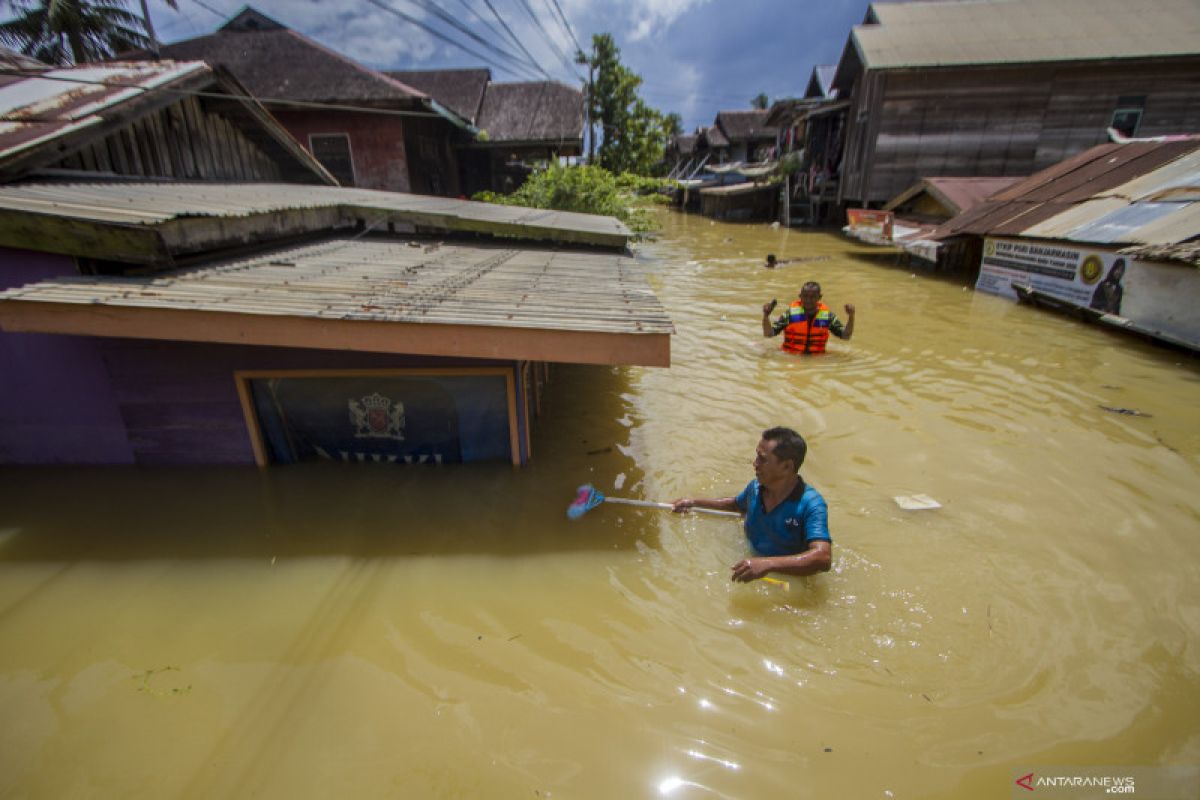 Kebijakan sanitasi kurangi risiko penularan penyakit setelah banjir