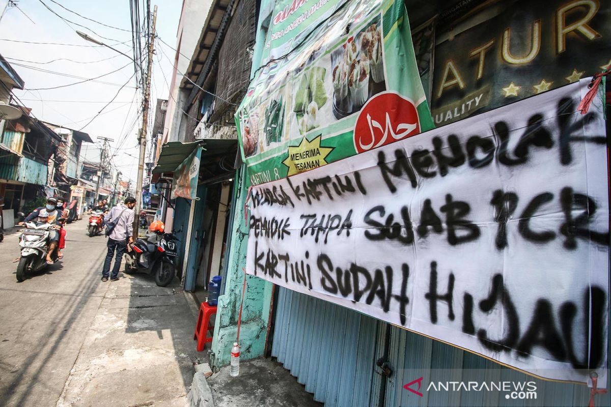 Lurah: 52 spanduk "pemudik wajib bebas COVID-19" di Sunter Agung