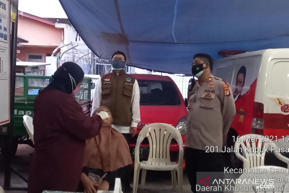 Polsek Cengkareng laksanakan rapid antigen kepada 12 pemudik