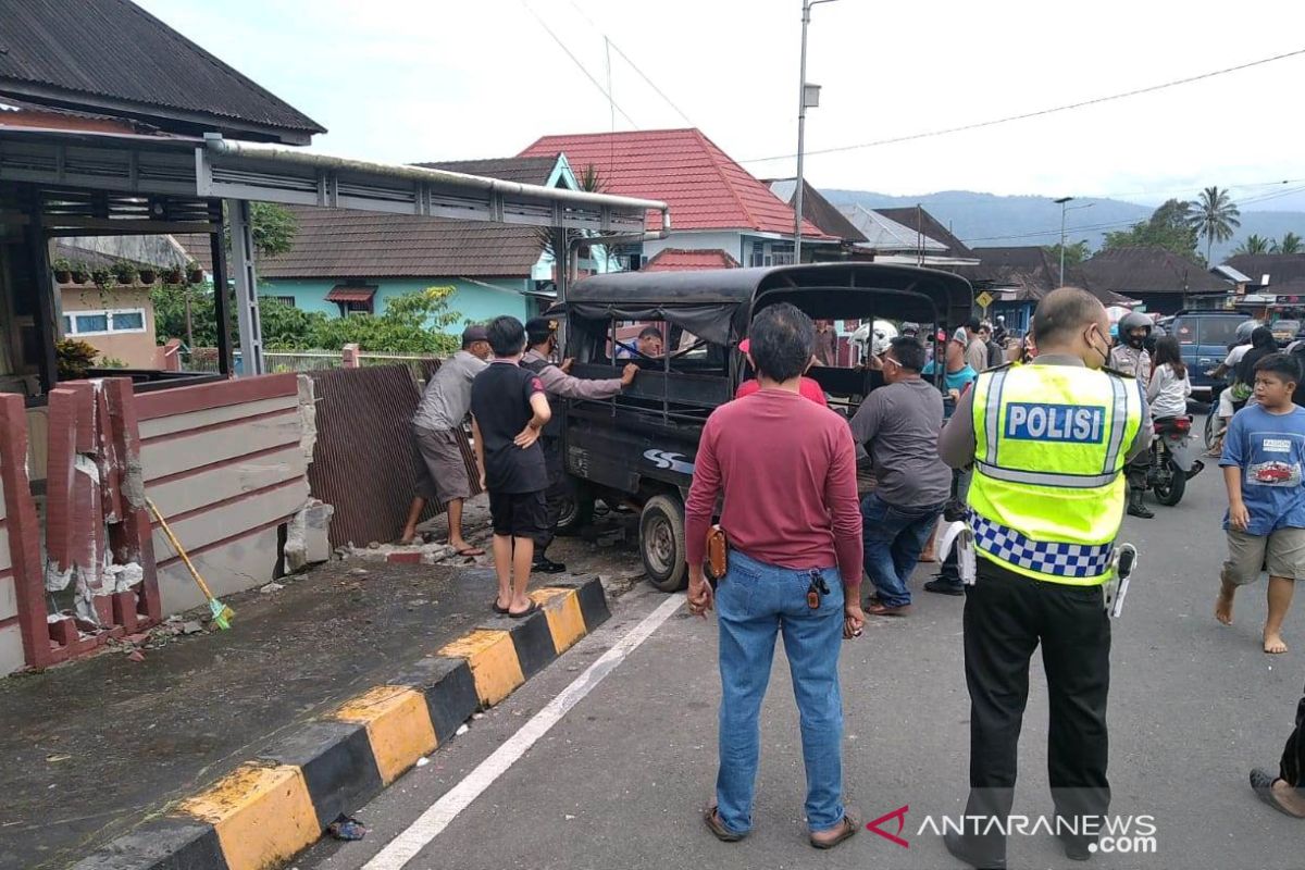 Dua pejalan kaki di Rejang Lebong Bengkulu tewas ditabrak angkutan pedesaan