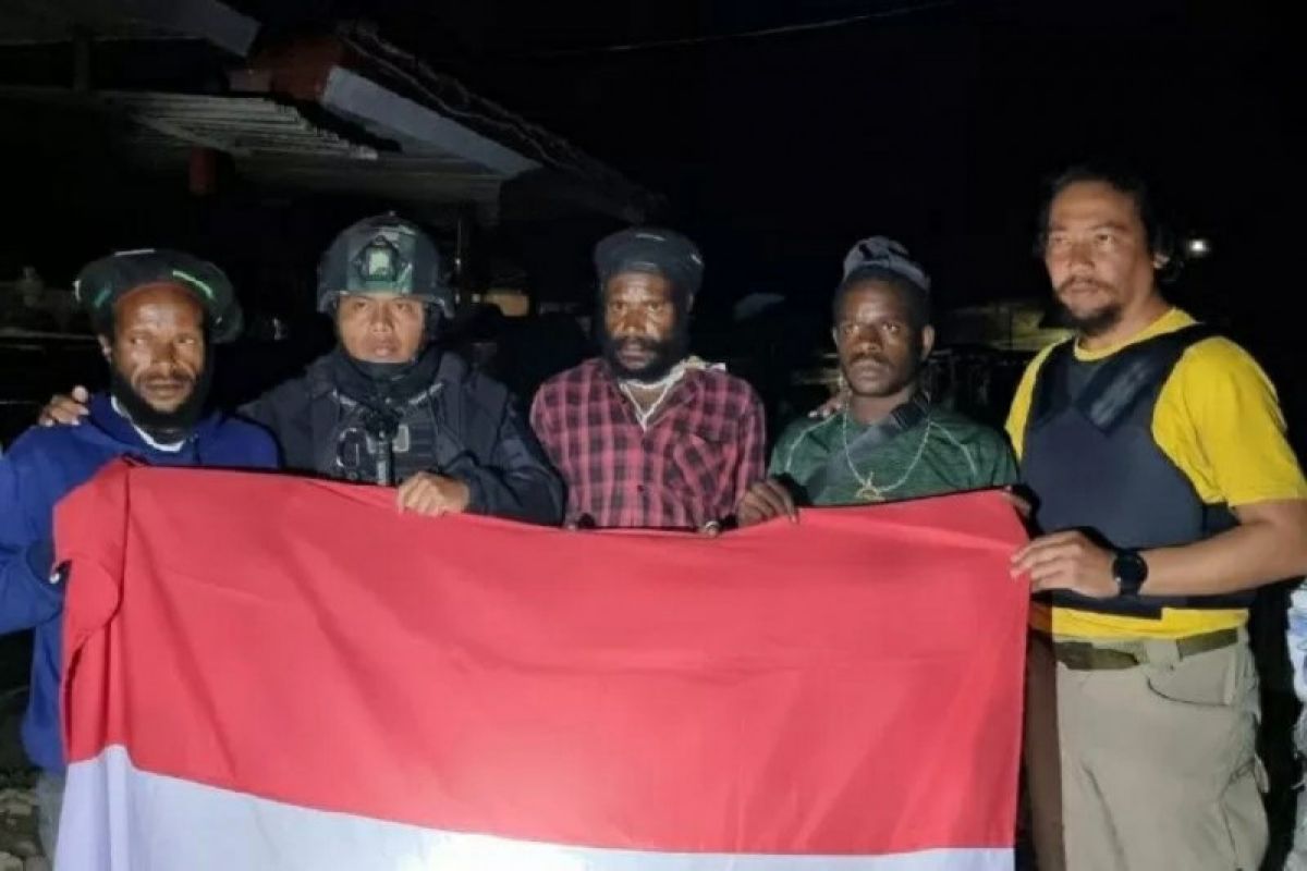 4 TNI soldiers injured after Papua armed separatist group intercepts