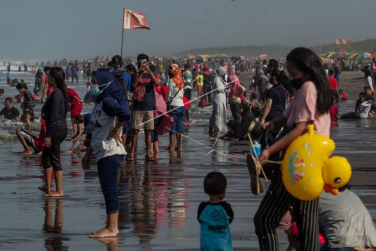 Ribuan wisatawan di DIY melanggar prokes selama libur Lebaran