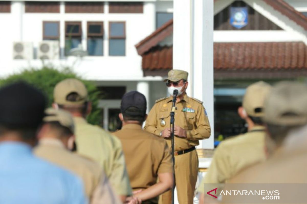 Awal masuk kerja, Gubernur Erzaldi pimpinan apel mingguan