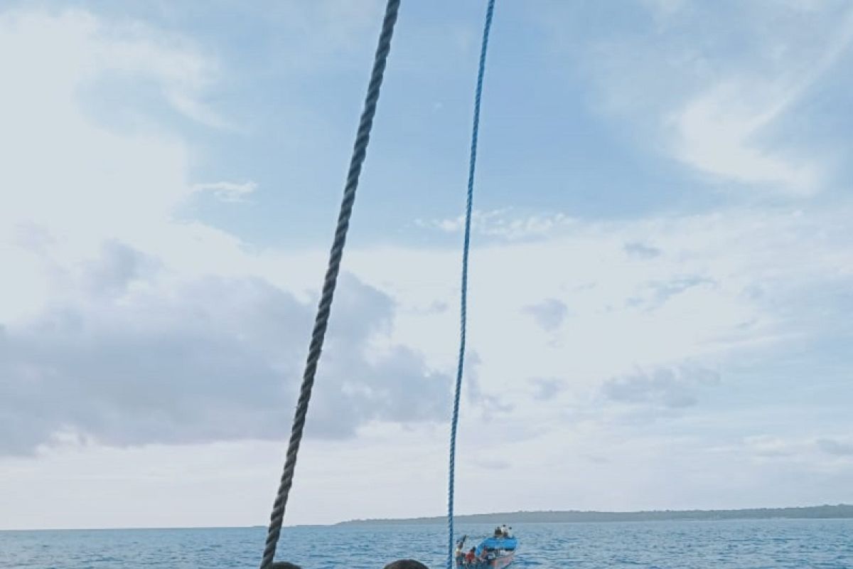 Empat warga Tual ditemukan terombang-ambing di laut, perahu patah kemudi