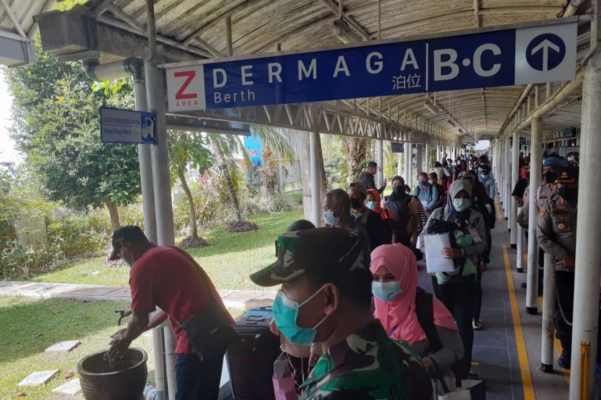 90 Indonesian migrant workers undergo COVID treatment in Batam