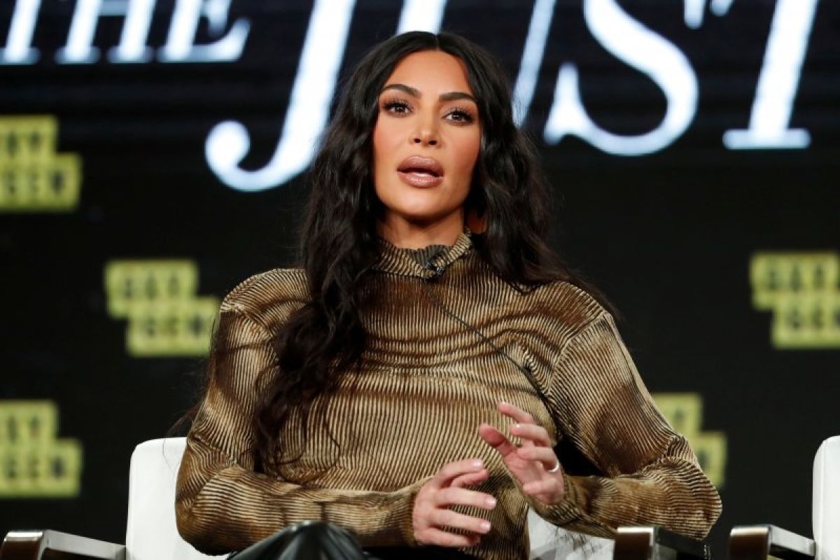 Kim Kardashian habiskan Rp350 juta untuk beli jaket Janet Jackson dari "If"