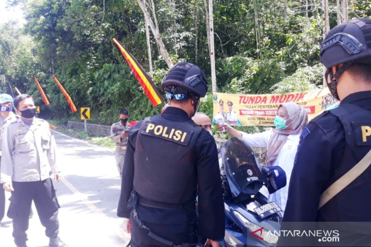 13 sepeda dipaksa putar balik di perbatasan Sumbar-Riau